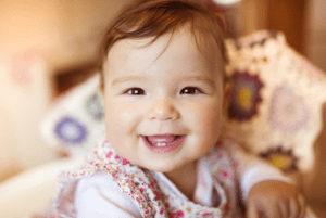 Causas de la inflamación de las encías en bebés